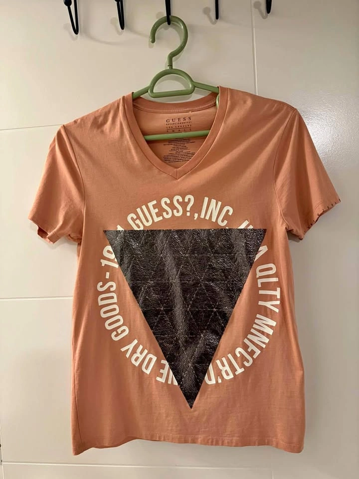 Guess ladies t-shirt size S
