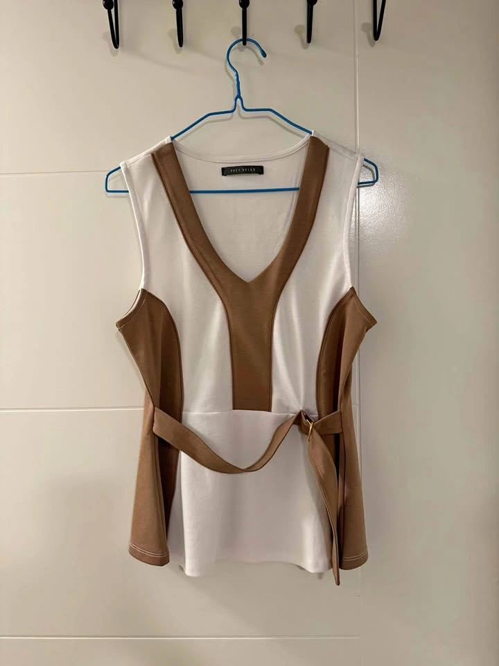 Suzy Shier top size M