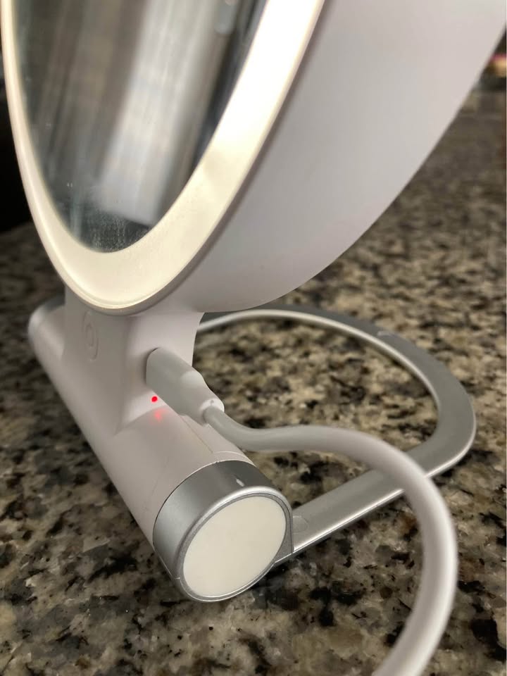 Cordless double-sided lit make mirror - photo 2