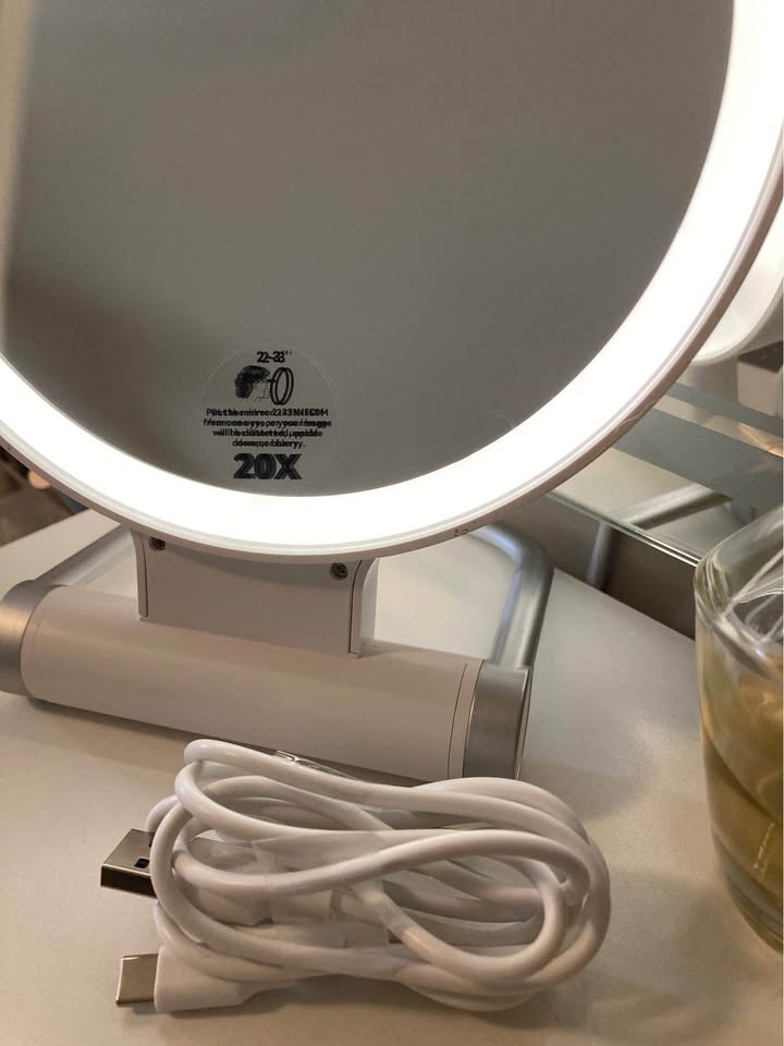Cordless double-sided lit make mirror - photo 4