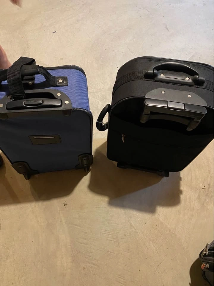 Set of 2 Rolling Carry-On Suitcases – Black & Navy - photo 4