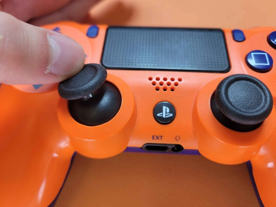 Sunset orange ps4 controller - photo 2
