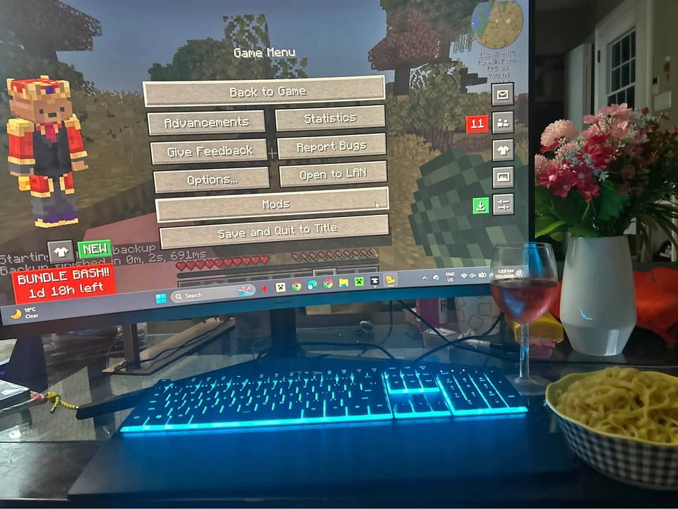 32” Curved Samsung Monitor - Adjustable Neck