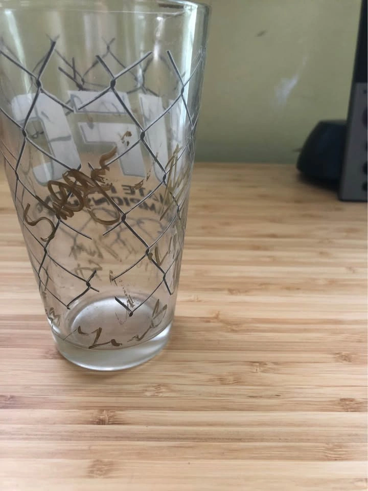 Signed UFC Pint Glass - MMA Legends! - photo 3