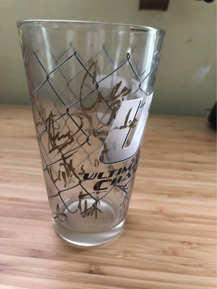 Signed UFC Pint Glass - MMA Legends! - photo 4