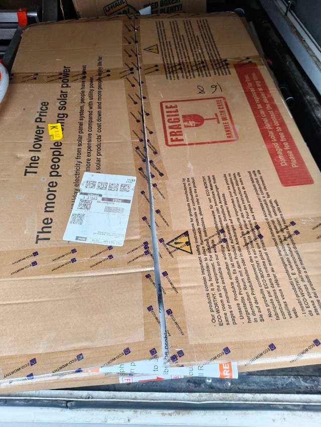 4 x 100 Watt Solar Panels - New in Box with MC4 Connectors - photo 3