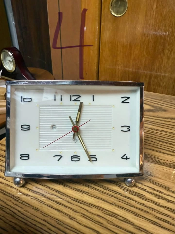 Mantel and Anniversary Clocks - photo 2