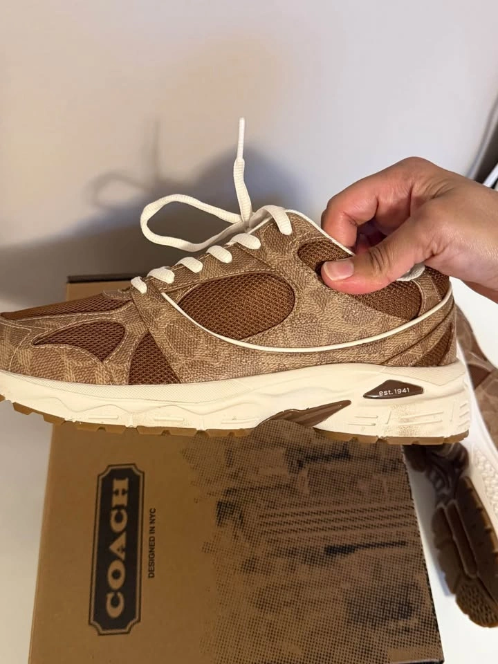 Trendy Coach Brown Monogram Sneakers - photo 2