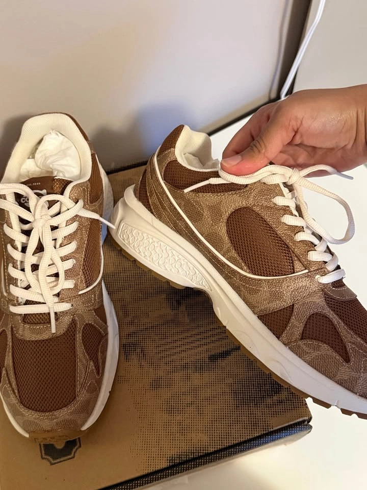Trendy Coach Brown Monogram Sneakers - photo 3