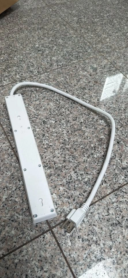 Power Strip with 8 Sockets - photo 2