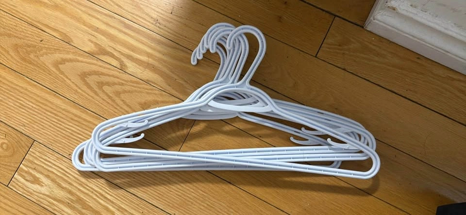 White Plastic Hangers (5 per $1) - photo 2