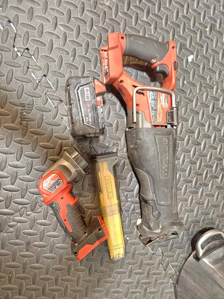 Milwaukee M18 FUEL Sawzall and Work Light Set