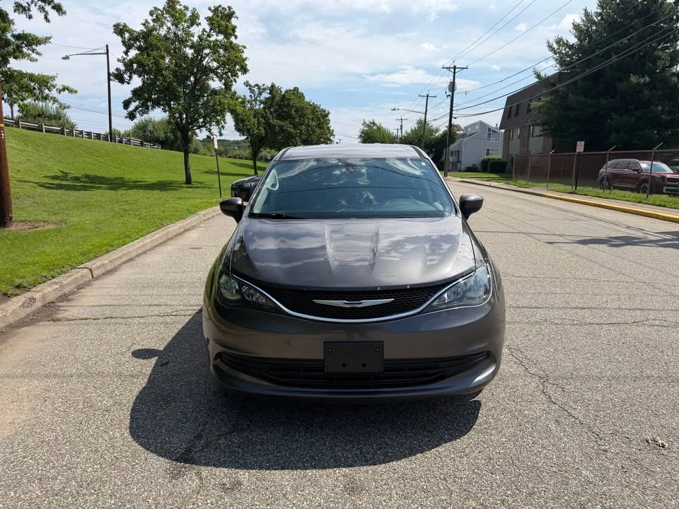 2017 Chrysler Pacifica LX Minivan 4D - photo 3
