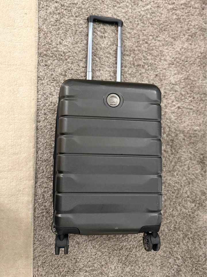 Carry on luggage - photo 3