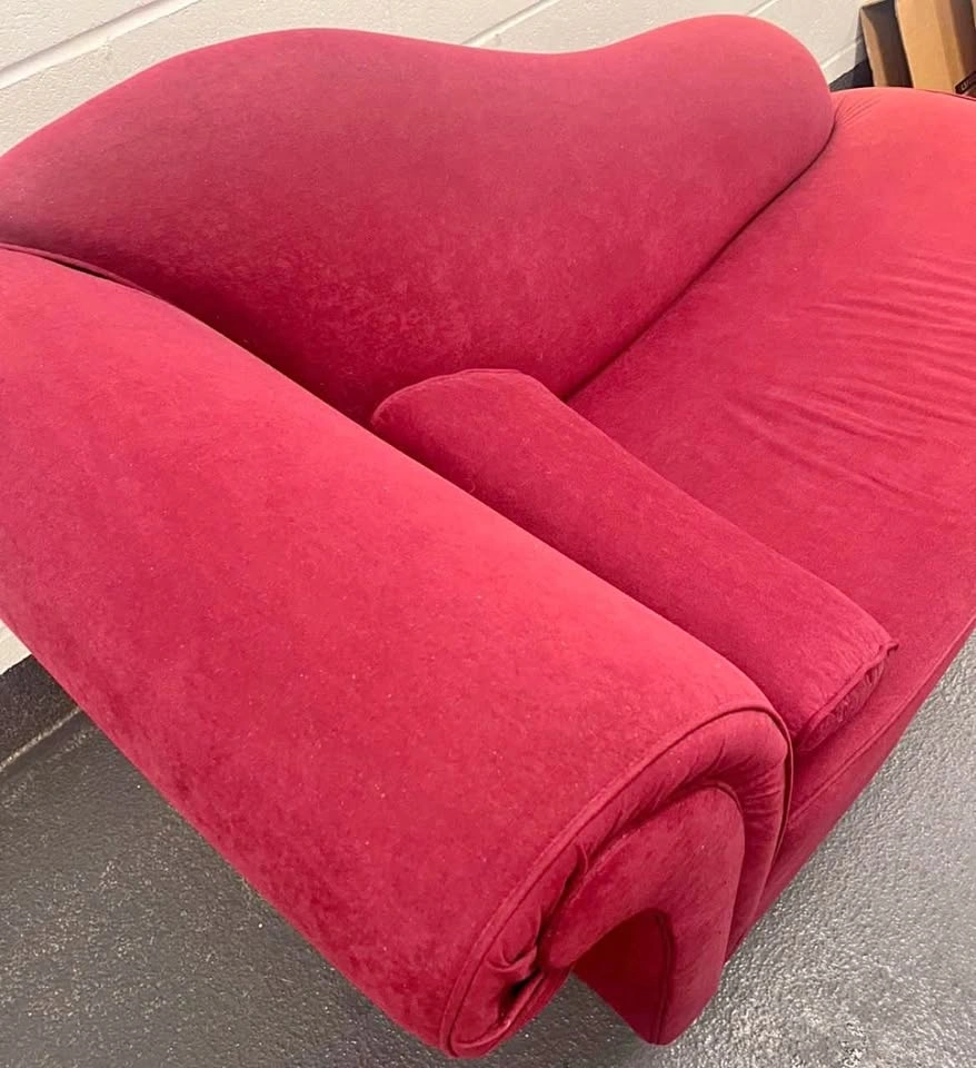 Gorgeous Velvet Accent Chair / High-Back Sofa
