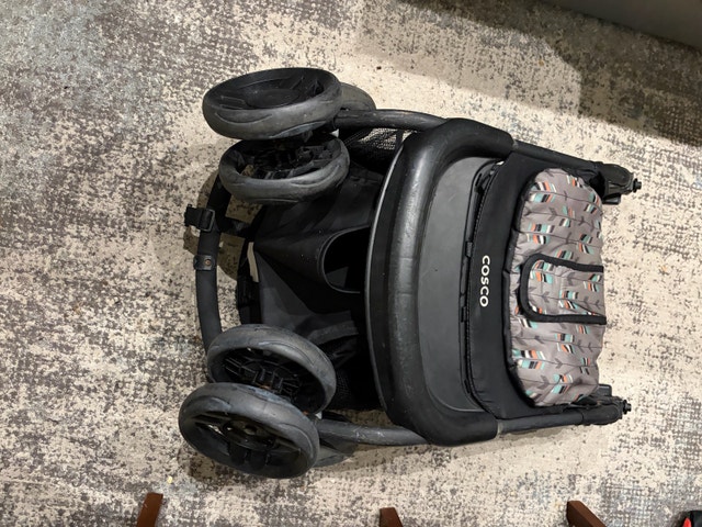 Cosco Lift & Stroll Lightweight Stroller - Excellent Condition - photo 4