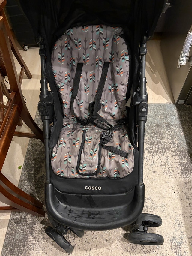 Cosco Lift & Stroll Lightweight Stroller - Excellent Condition - photo 5