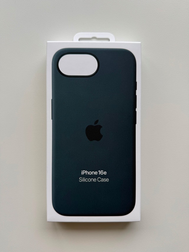 iPhone 16e Silicone Case – Lake Green – New $25