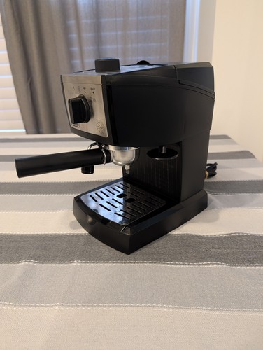 DeLonghi EC155M 15-Bar Espresso Cappuccino Machine - photo 4