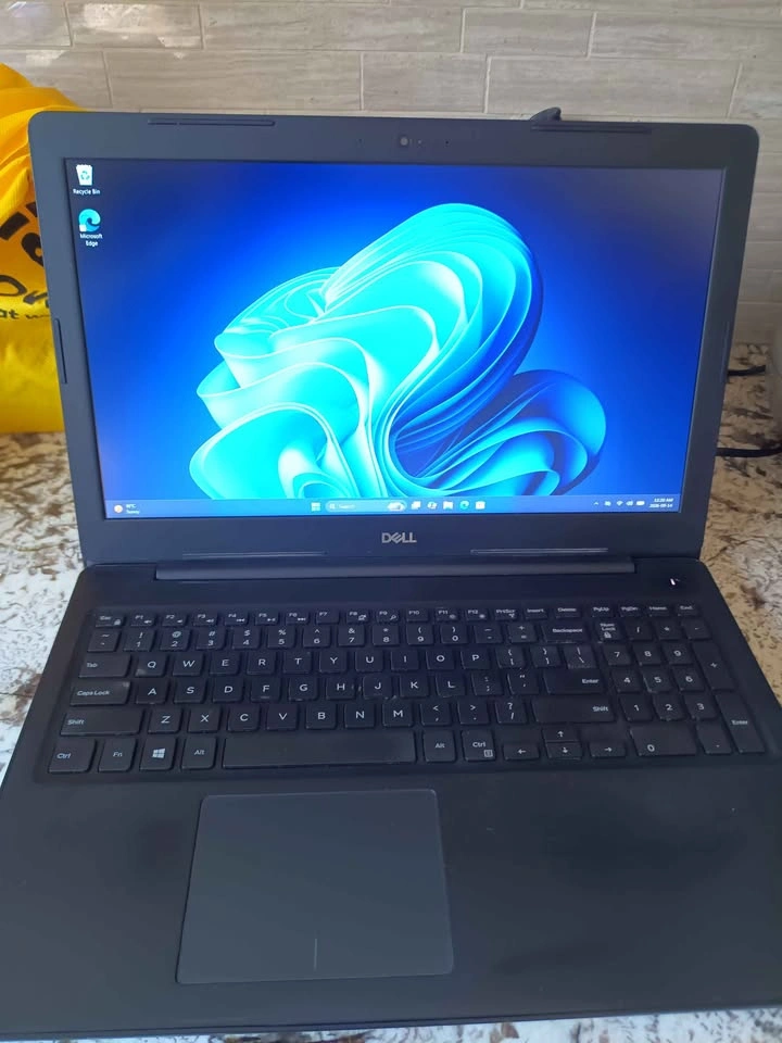 Dell Latitude 3590 i7-8550U 12GB RAM 256GB SSD 1TB HDD Win11 - photo 2