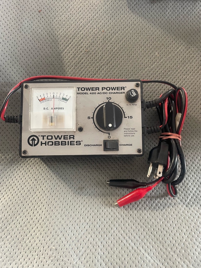 Tower Hobbies Model 420 AC/DC Charger