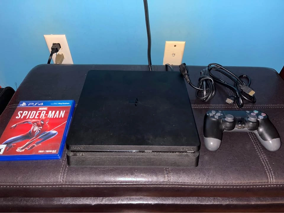 Sony PlayStation 4 Slim (PS4 Slim) + 2 Controls + Games - photo 3