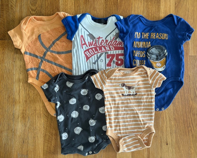 10 onesies/ 0-3 months