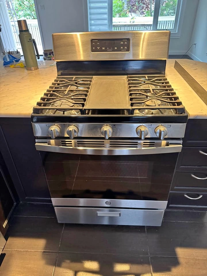 GE Gas Range with Griddle