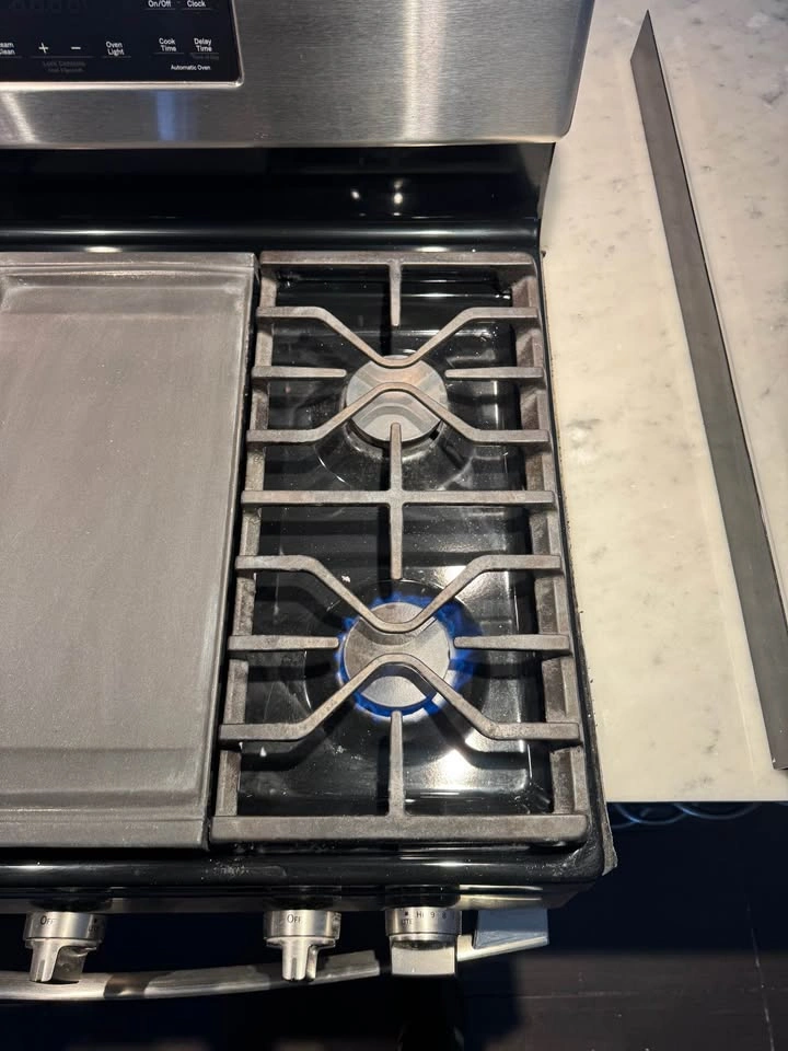 GE Gas Range with Griddle - photo 2