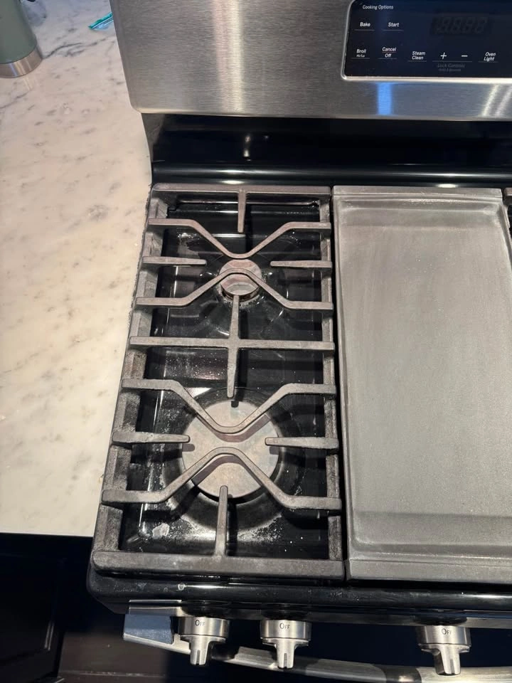 GE Gas Range with Griddle - photo 3