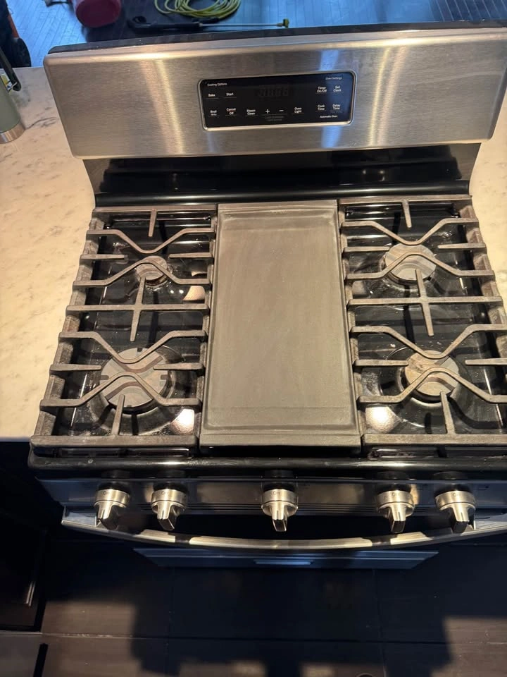 GE Gas Range with Griddle - photo 4
