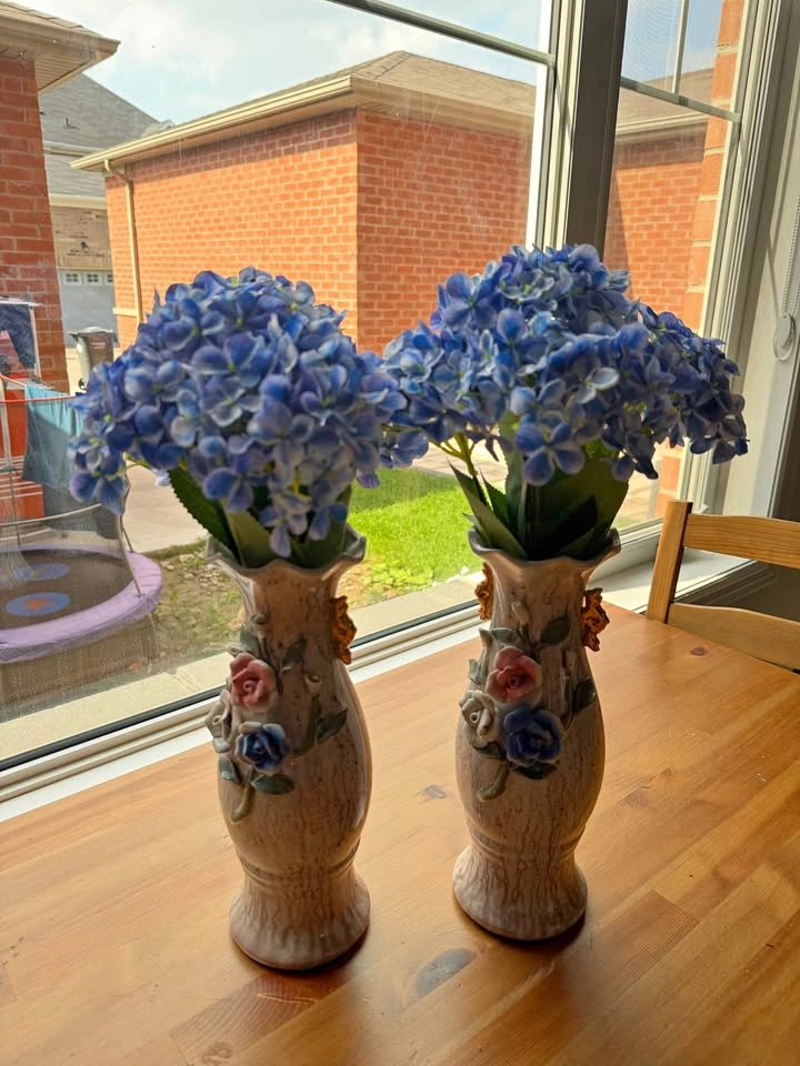 Elegant Ceramic Vases with Blue Hydrangea Flowers (Set of 2)