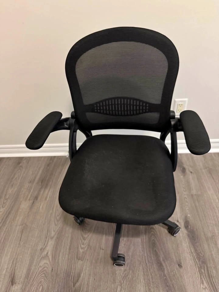 Ergonomic Mesh Office Chair – Adjustable