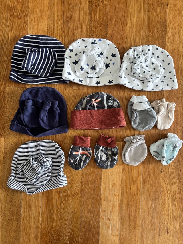 Newborn Hats, Mitts, Socks, and Booties