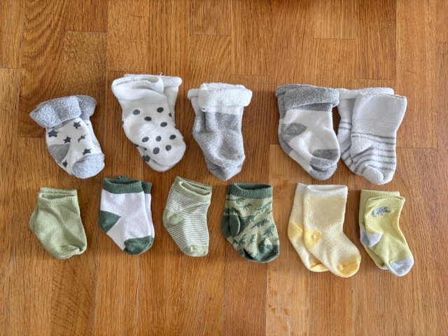 Newborn Hats, Mitts, Socks, and Booties - photo 3