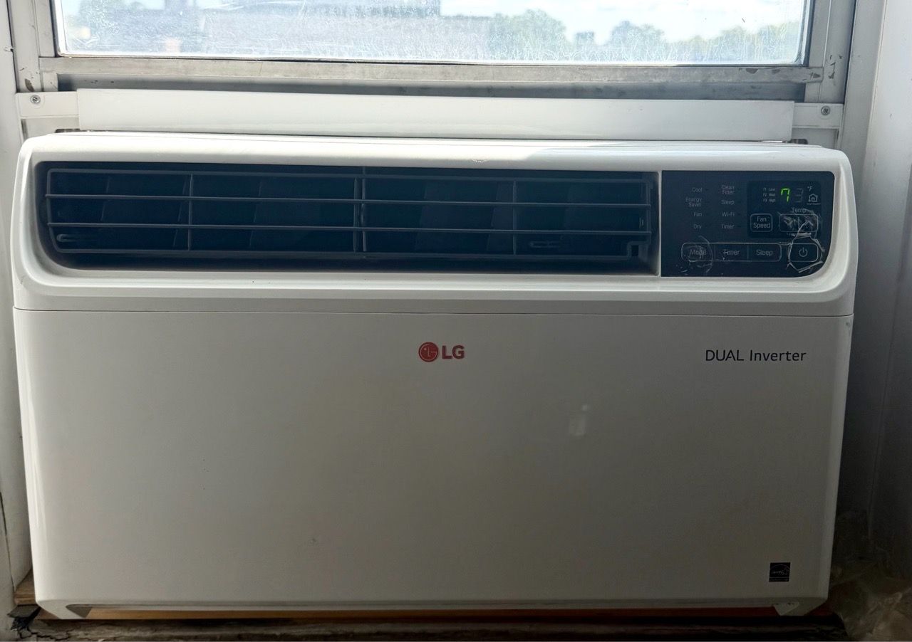 LG 14,000 BTU Dual Inverter Smart AC