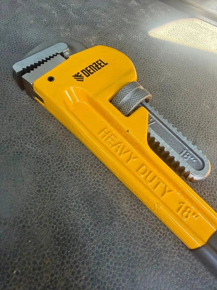 Denzel 18" Heavy Duty Pipe Wrench
