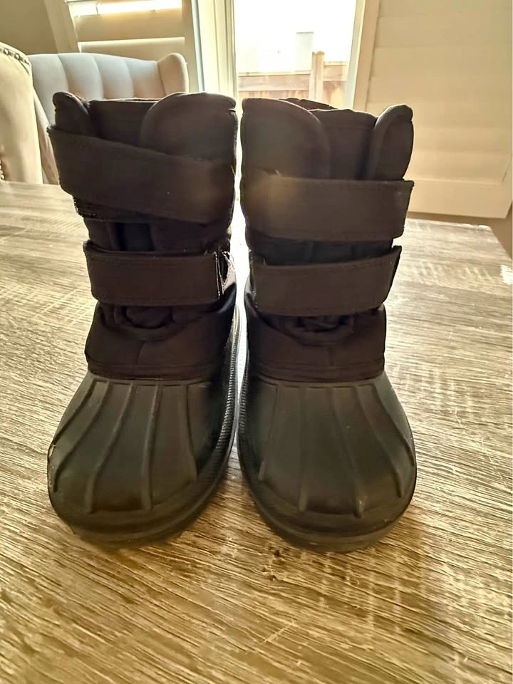 The Children's Place Black Snow Boots Size 6