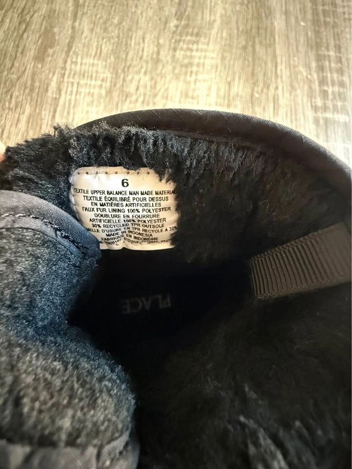 The Children's Place Black Snow Boots Size 6 - photo 2