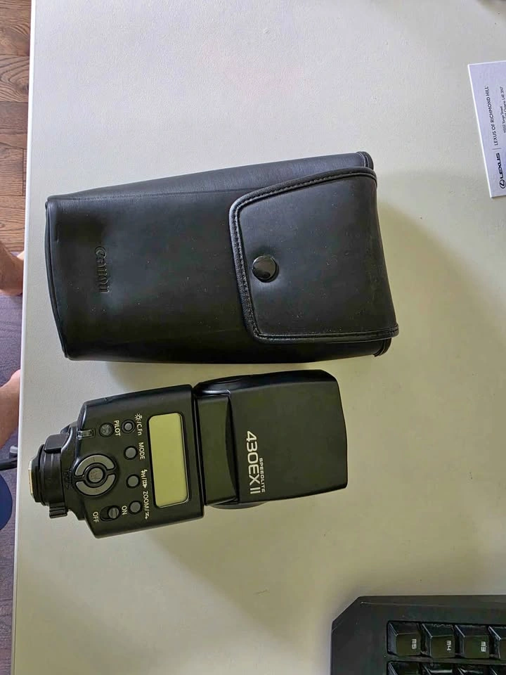 Canon Speedlite 430EX II Flash with Case