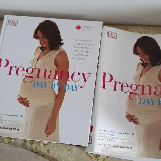 PREGNANCY DAY BY DAY HARDCOVER BOOK image indicator(2)
