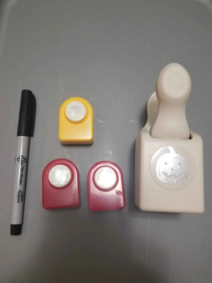 Hole Punchers Pumpkin & Santa etc - photo 2