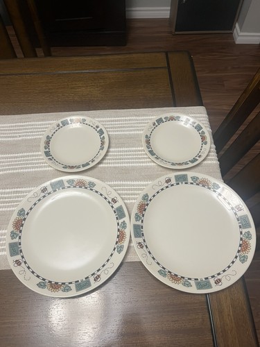 Vintage Corelle Sunblossoms 4 Pc Plate Set Made USA