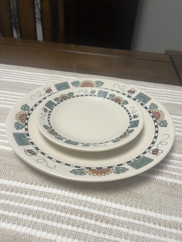 Vintage Corelle Sunblossoms 4 Pc Plate Set Made USA - photo 2
