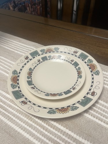 Vintage Corelle Sunblossoms 4 Pc Plate Set Made USA - photo 5