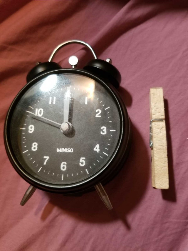 free broken small clock - photo 2