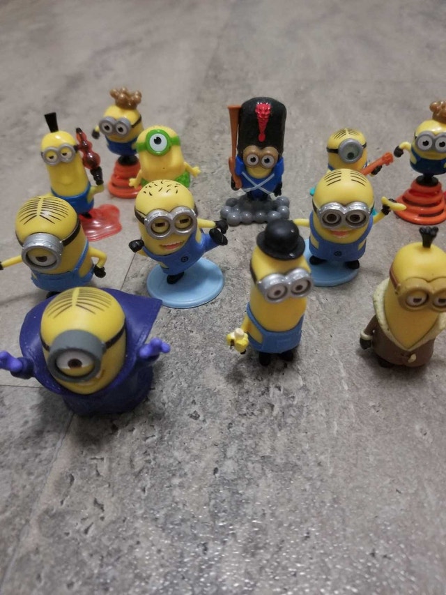 minions toy figurines all for $10 - photo 3