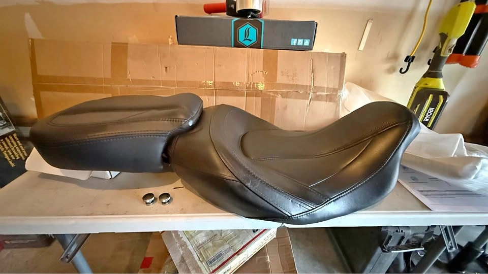 Custom HARLEY CVO LOW PROFILE TOURING SEAT