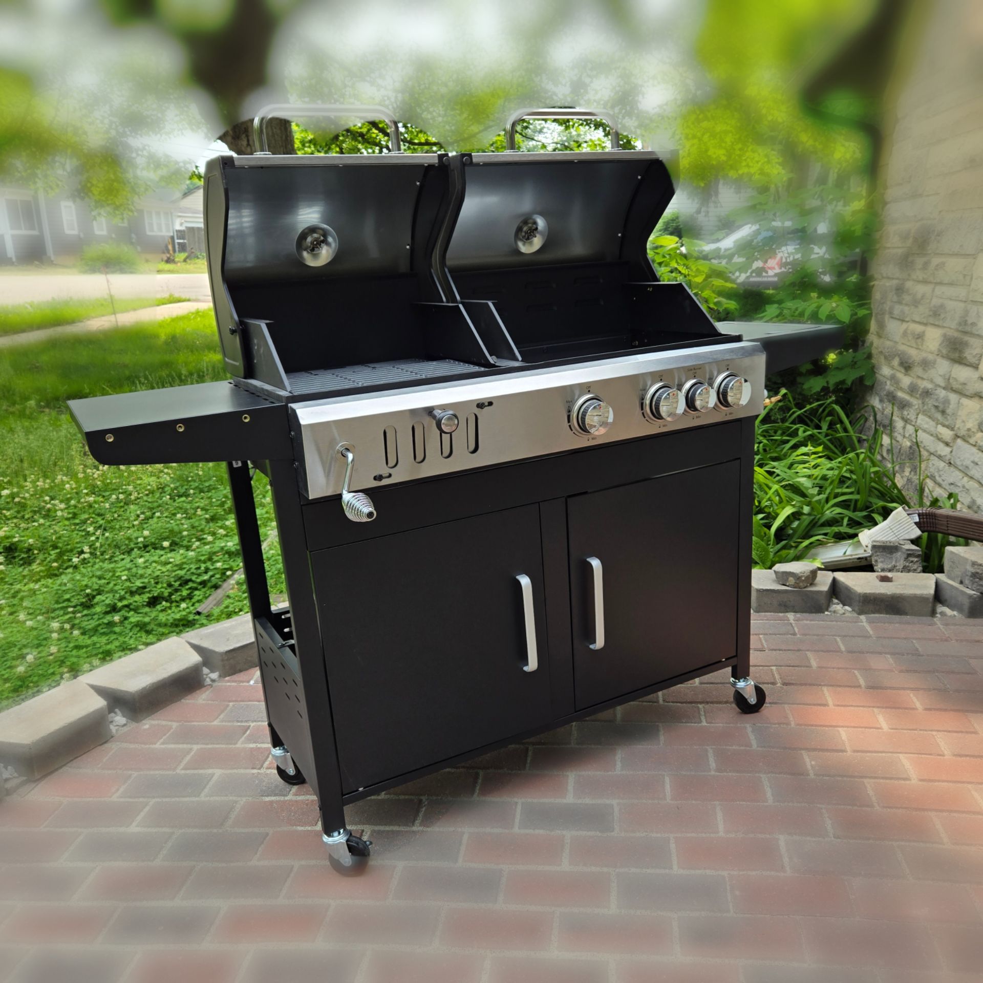 Brand new Propane Gas and Charcoal Grill Combo with Side Burner