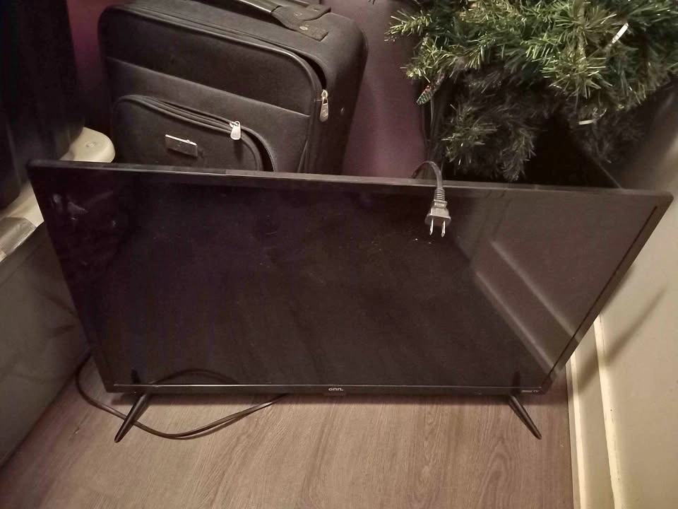 Onn. Roku TV
